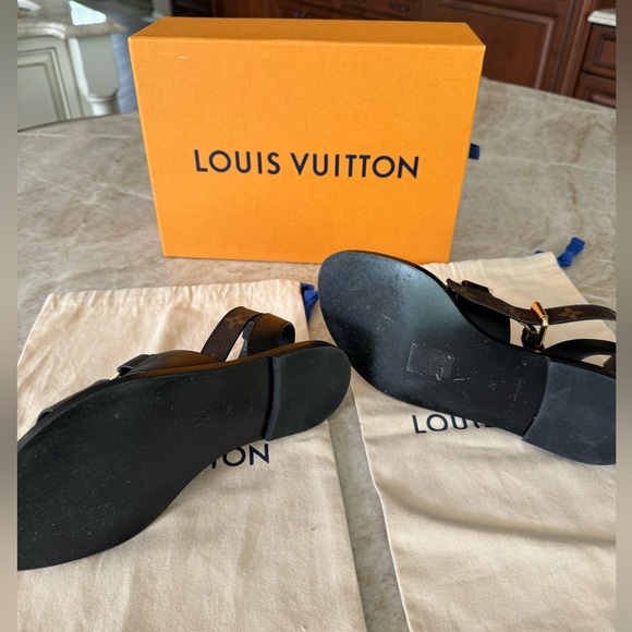 🤎🖤 Louis Vuitton Academy Sandal 🖤🤎 - Picture 6 of 10